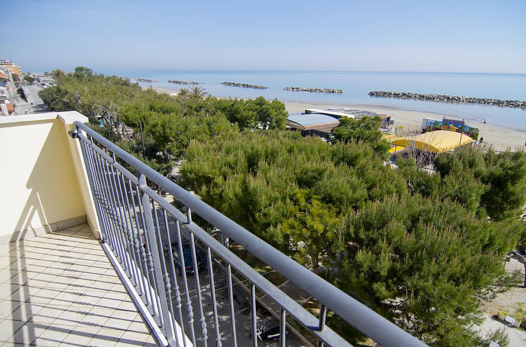 Hotel Capital Купра-Мариттима Номер фото