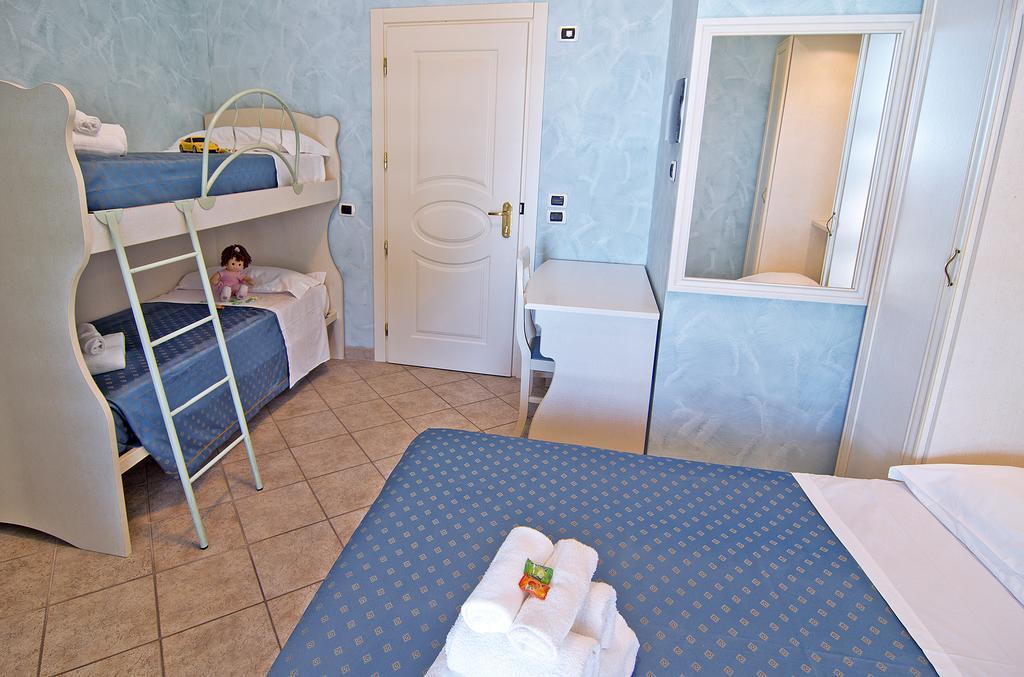 Hotel Capital Купра-Мариттима Номер фото